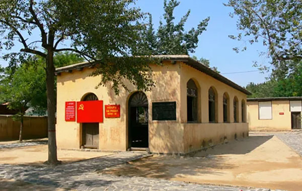 走进七届二中全会会址：西柏坡红色培训的必修课堂