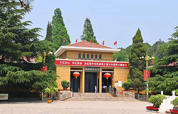 西柏坡精神薪火传：从秘密战线到新时代的党性锤炼